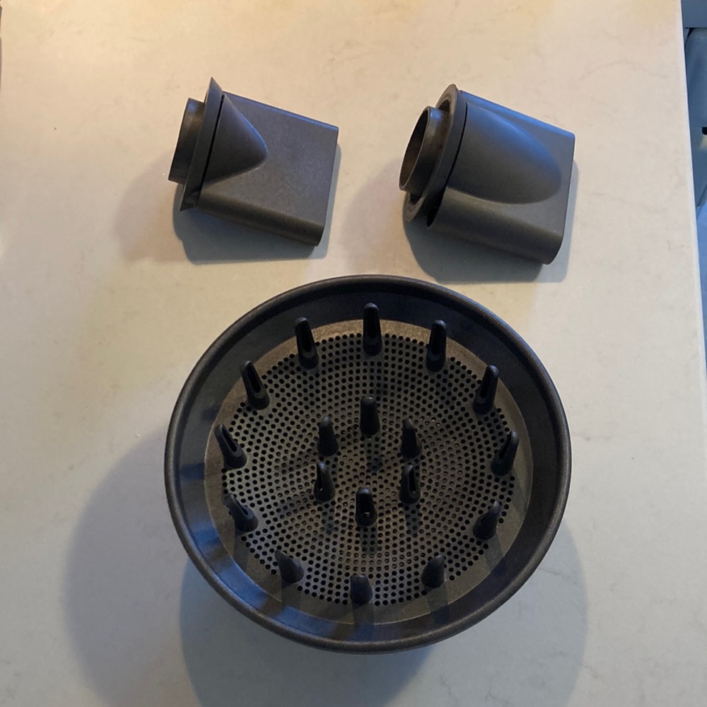 DYSON diffuser and two nozzle sizes for supersonic hairdryer magnetic.
